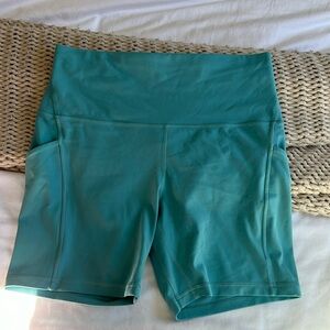 Lululemon biker shorts with pockets